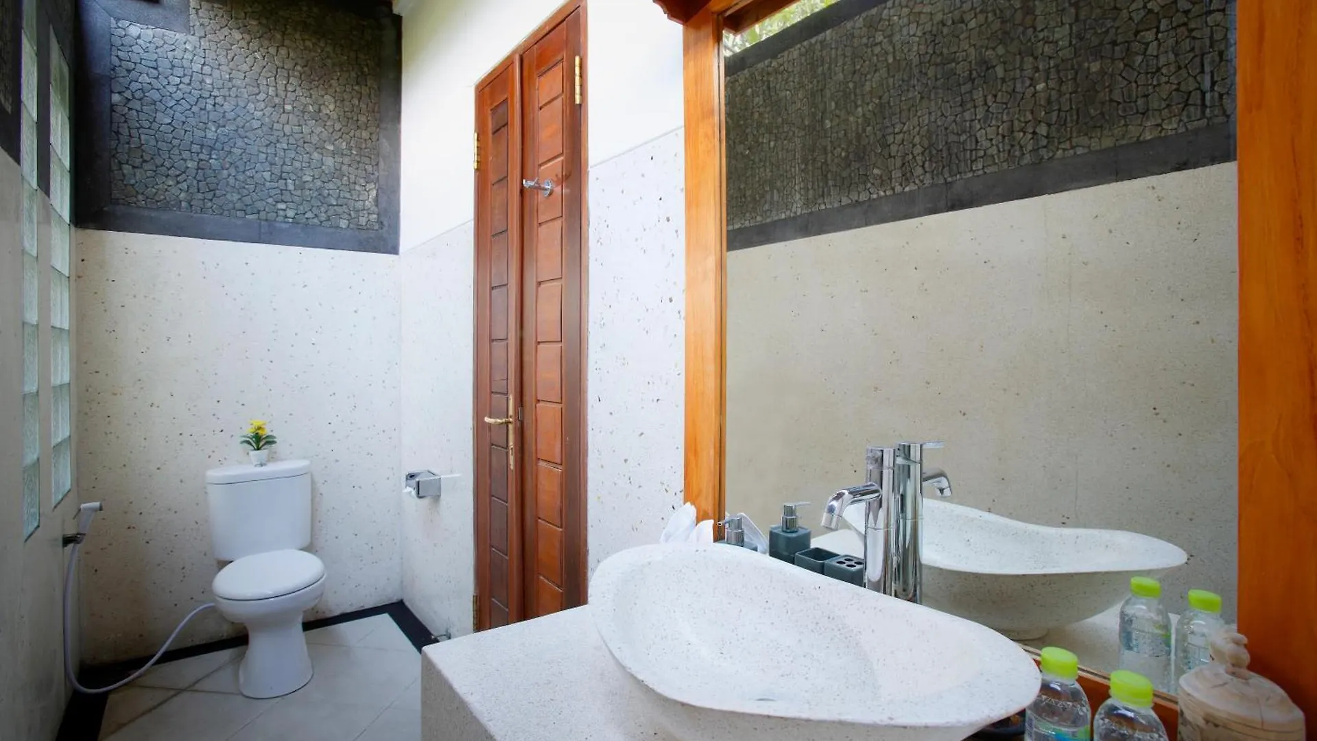 Villa Sansam Seminyak  塞米亚克